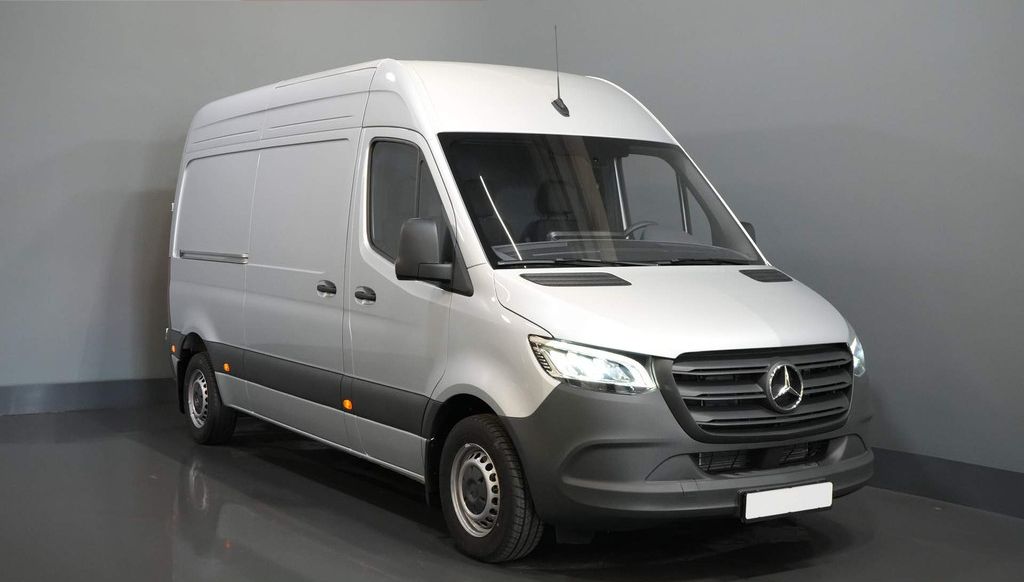 Mercedes-Benz Sprinter Bestelbus 14x! Aut. L2H2 LED/ 3t GVW/ Chauffage de stationnement/ Carplay/ Cruise/ Caméra/ Sièges chauffants/ Attelage