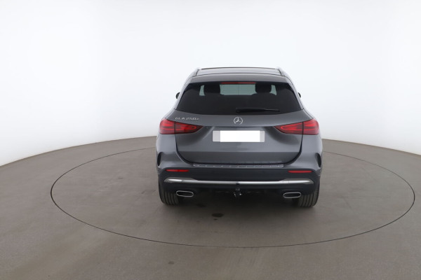 mercedes-benz-gla-250-e-amg-line-8g-dct-7.jpg