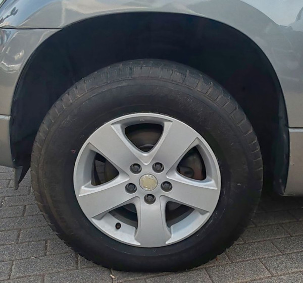 suzuki-grand-vitara-19-ddis-3p-4.jpg