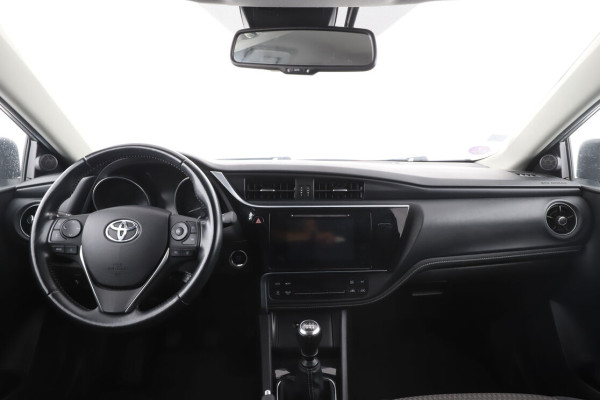 toyota-auris-12t-design-9.jpg