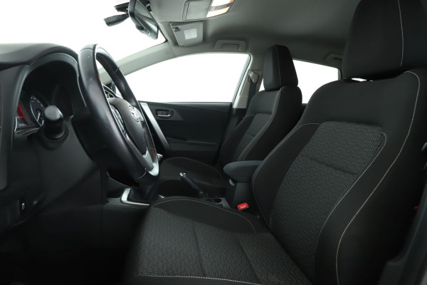 toyota-auris-20-d-4d-feel-8.jpg