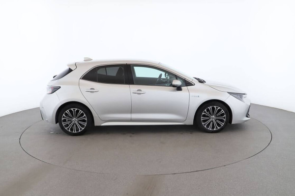 toyota-corolla-18-hybride-design-11.jpg