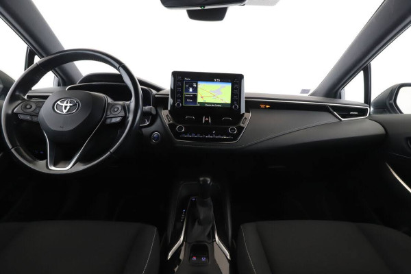 toyota-corolla-18-hybride-design-6.jpg