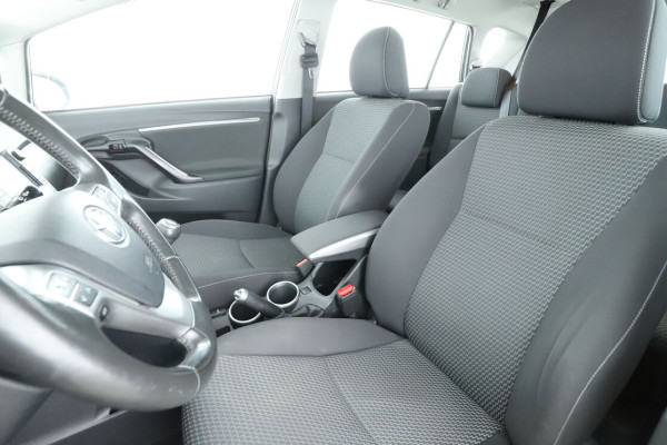 toyota-verso-16-d-4d-active-8.jpg