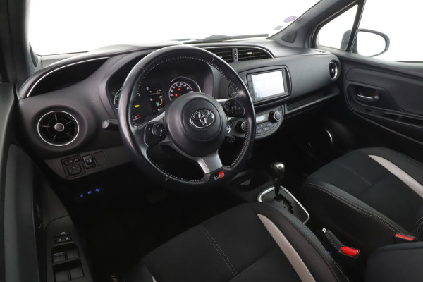 toyota-yaris-15-hybrid-gr-sport-1-3.jpg