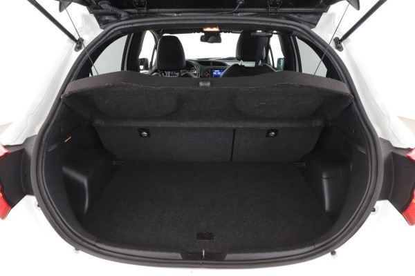 toyota-yaris-15-hybrid-gr-sport-1-8.jpg